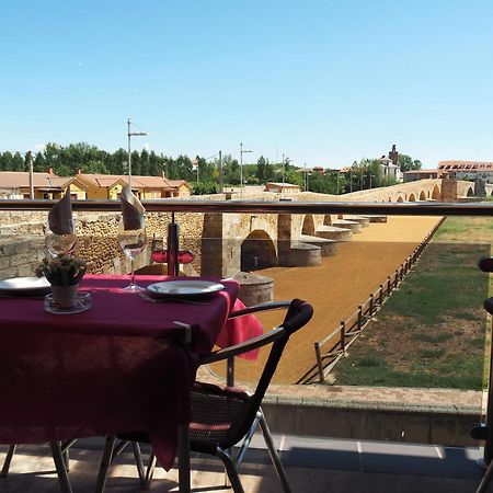 Hostal Don Suero De Quinones Hospital de Órbigo Екстериор снимка