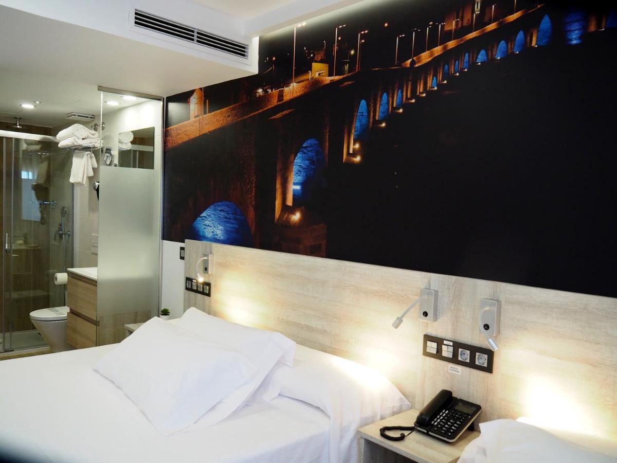 Hostal Don Suero De Quinones Hospital de Órbigo Екстериор снимка