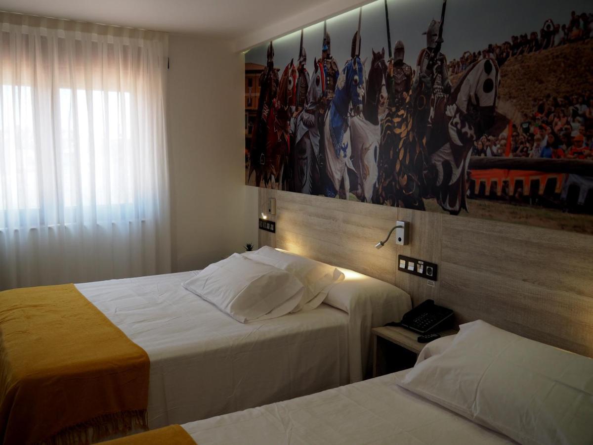 Hostal Don Suero De Quinones Hospital de Órbigo Екстериор снимка