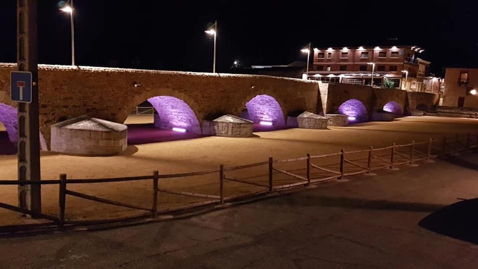 Hostal Don Suero De Quinones Hospital de Órbigo Екстериор снимка