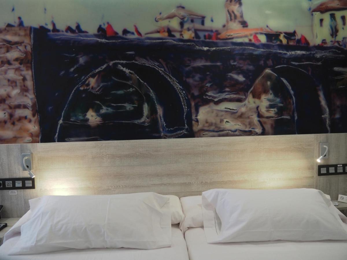 Hostal Don Suero De Quinones Hospital de Órbigo Екстериор снимка