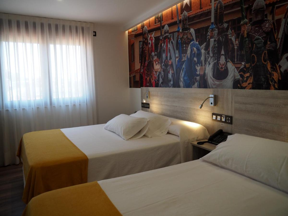 Hostal Don Suero De Quinones Hospital de Órbigo Екстериор снимка