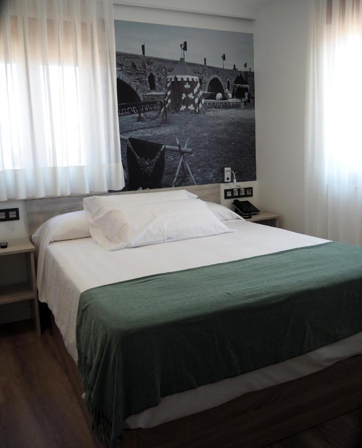 Hostal Don Suero De Quinones Hospital de Órbigo Екстериор снимка
