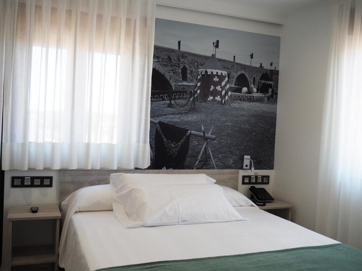 Hostal Don Suero De Quinones Hospital de Órbigo Екстериор снимка