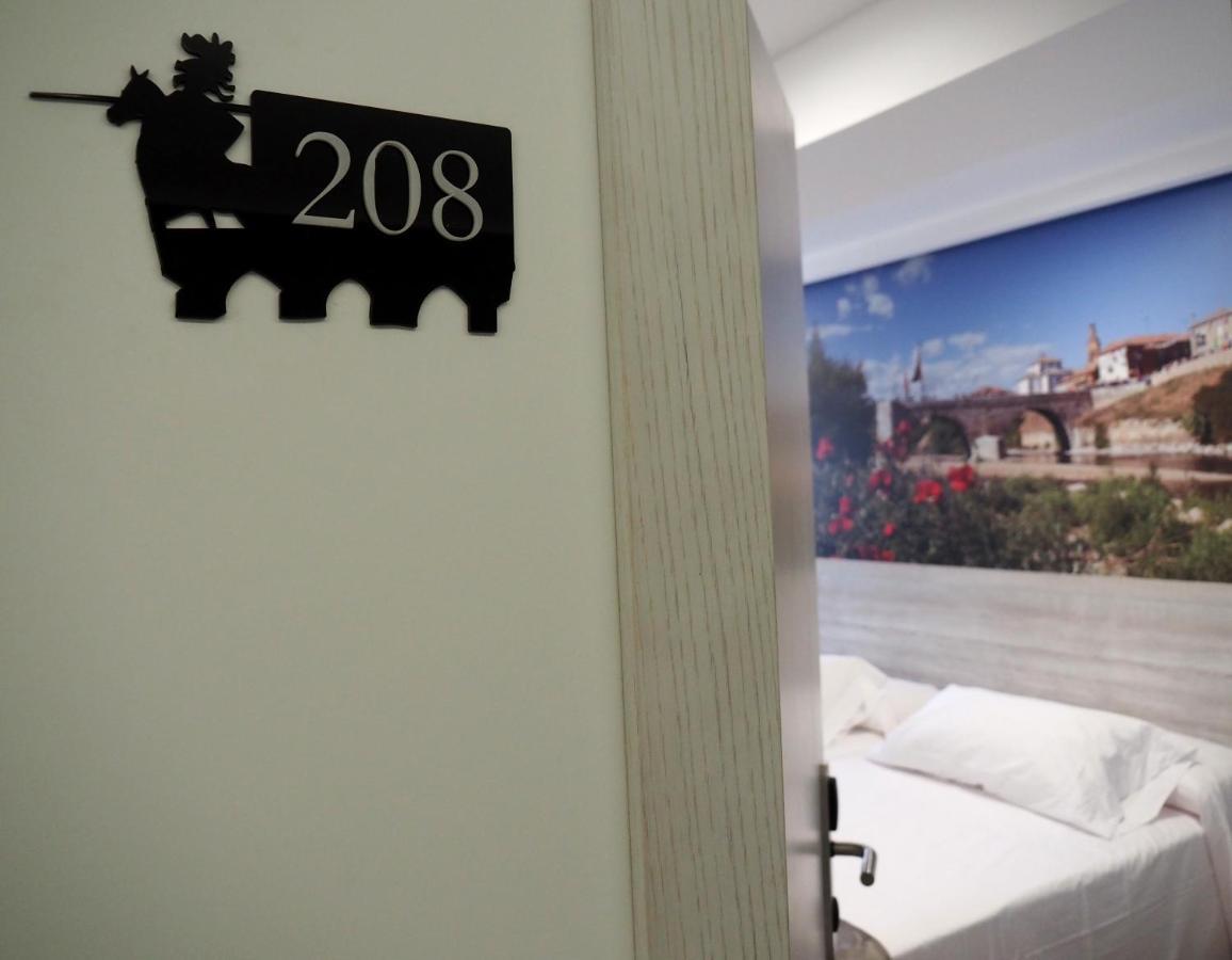 Hostal Don Suero De Quinones Hospital de Órbigo Екстериор снимка