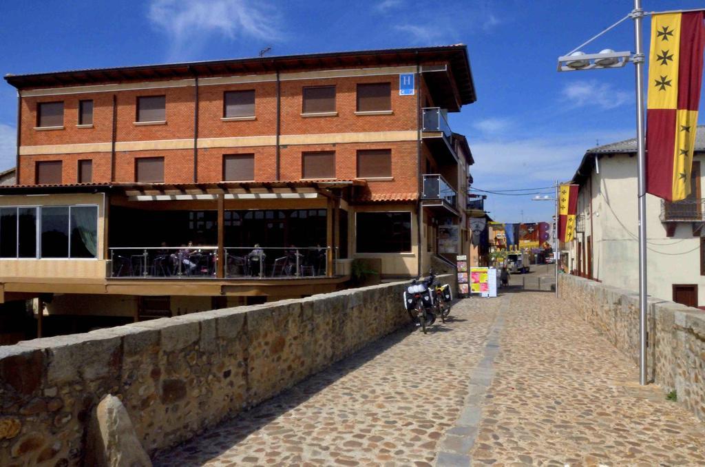 Hostal Don Suero De Quinones Hospital de Órbigo Екстериор снимка