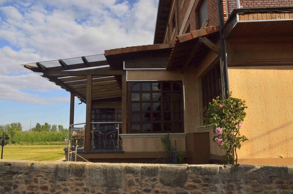 Hostal Don Suero De Quinones Hospital de Órbigo Екстериор снимка